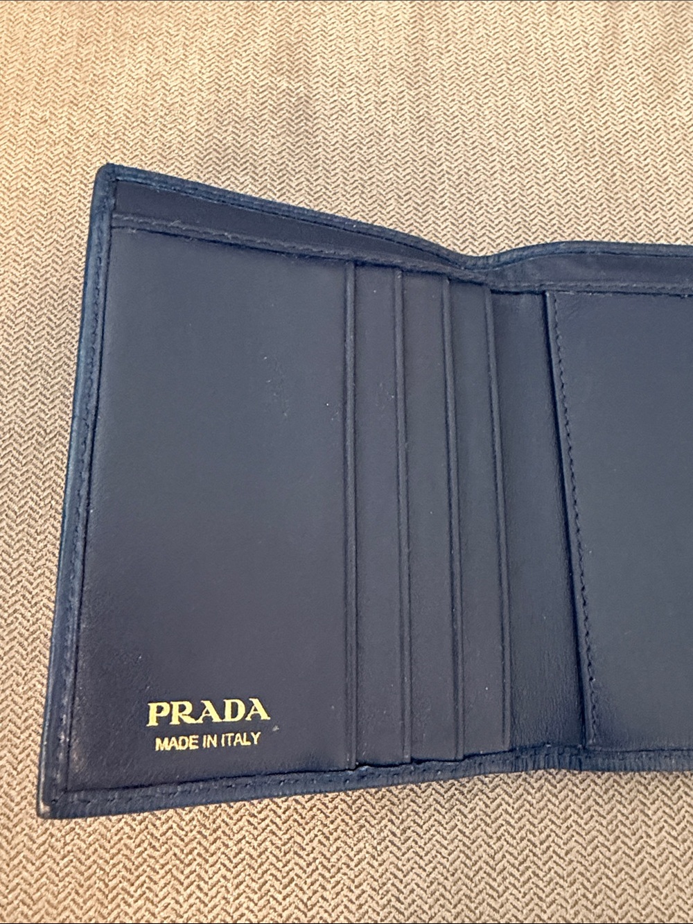 Authentic Prada Navy Blue Saffiano Leather Compact Wallet with Gold Logo - Picture 3 of 9